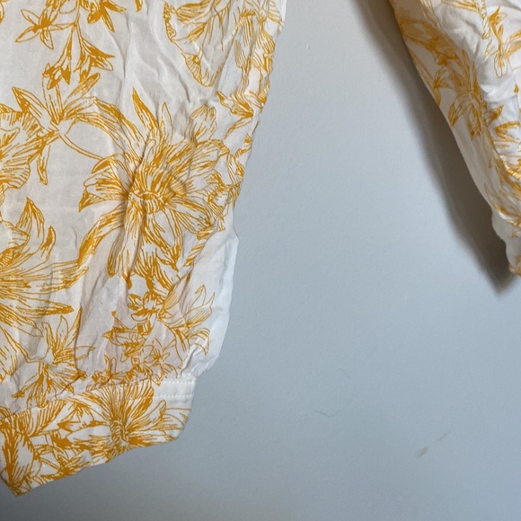 Gap 3/4 length button up blouse - Picture 2 of 6